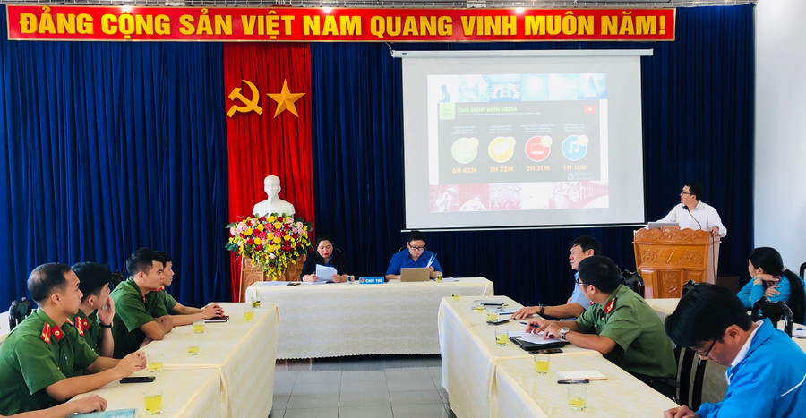 Quang cảnh buổi tọa đàm do Câu lạc bộ Lý luận trẻ tỉnh tổ chức. Ảnh: Phan Lài Toàn cảnh buổi tọa đàm do Câu lạc bộ Lý luận trẻ tỉnh tổ chức. Ảnh: Phan Lài