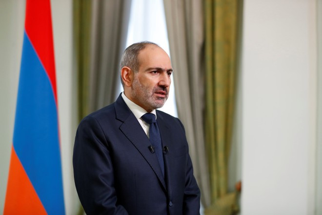 Thủ tướng Armenia Nikol Pashinyan trong cuộc họp chính phủ tại thủ đô Yerevan - Ảnh: Reuters
