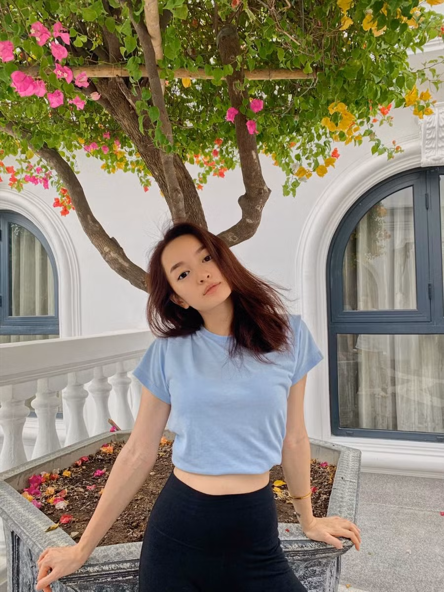 "Rõ nhất về sự thay đổi của cá nhân là ngoại hình. Mình đã giảm cân và chải chuốt ngoại hình cho đúng lứa tuổi để không còn là một cô học sinh nữa. Tuy nhiên, quan trọng nhất vẫn là cốt lõi ở bên trong, mình phải luôn trau dồi và phát triển và làm mới bản thân nếu không sẽ nhanh chóng bị khán giả và chính mình lãng quên" - Kaity tâm sự.