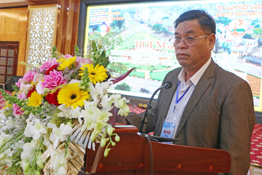 Phó Chủ tịch UBND tỉnh Gia Lai Kpă Thuyên phát biểu tại hội nghị. Quang Tấn