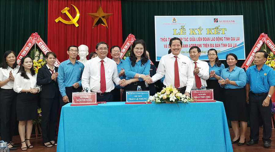 Quang cảnh buổi ký kết thỏa thuận hợp tác. Ảnh: Sơn Ca