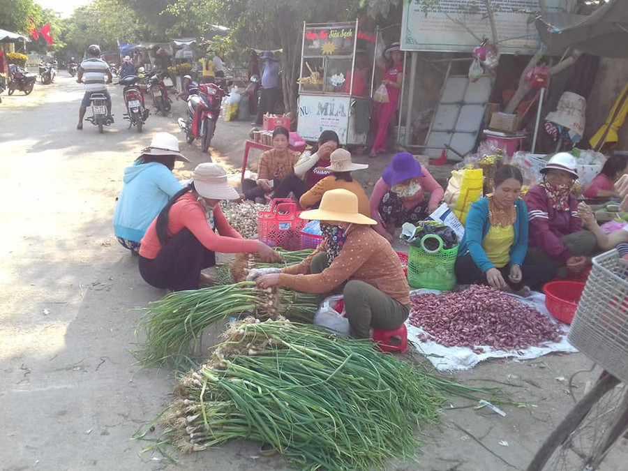  Trong tôi, mùi bánh nổ, bánh thuẫn đã nuôi lớn một phần tuổi thơ tôi, và đã trở thành thứ mùi của nỗi nhớ, dù có lưu lạc khắp bốn phương trời - Ảnh: Nguyễn Thánh Ngã