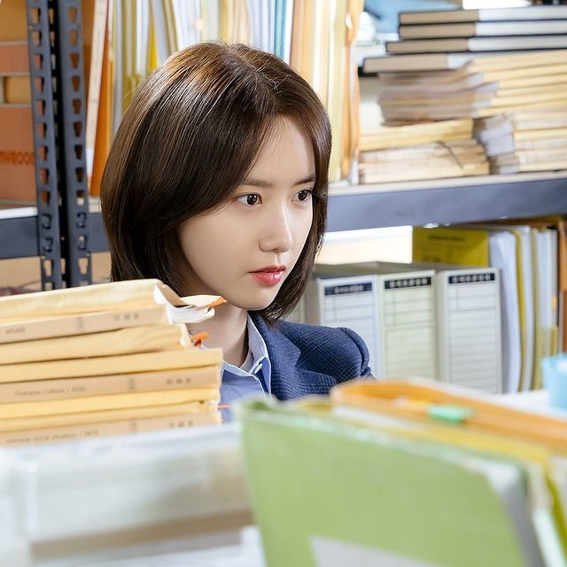 "Hush" kể về những cuộc đấu tranh hàng ngày và những tình huống khó xử về đạo đức của các phóng viên báo chí. Phim dự kiến lên sóng vào ngày 11.12 tới đây. Thông tin này đã khiến các fan hâm mộ Yoona háo hức mong chờ. Ảnh: NSX.