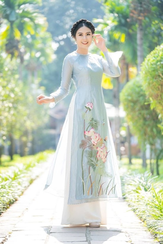 Không ồn ào hay lấn sân sâu vào showbiz, Ngọc Hân 10 năm trước vẫn nỗ lực theo đuổi việc học chuyên ngành thời trang tại Đại học Mỹ thuật Công nghiệp. Đây cũng là công việc cô định hướng và phát triển đến tận bây giờ.