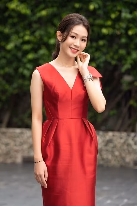 Trước khi thử sức với cuộc thi Hoa hậu Việt Nam 2020 và vào top 35, cô từng vào Top 10 Hoa khôi Sinh viên Việt Nam 2017. Thành tích này mang lại cho cô kinh nghiệm 