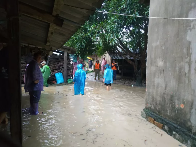 Huyện M'Đrắk phải tập trung lực lượng túc trực, ứng cứu