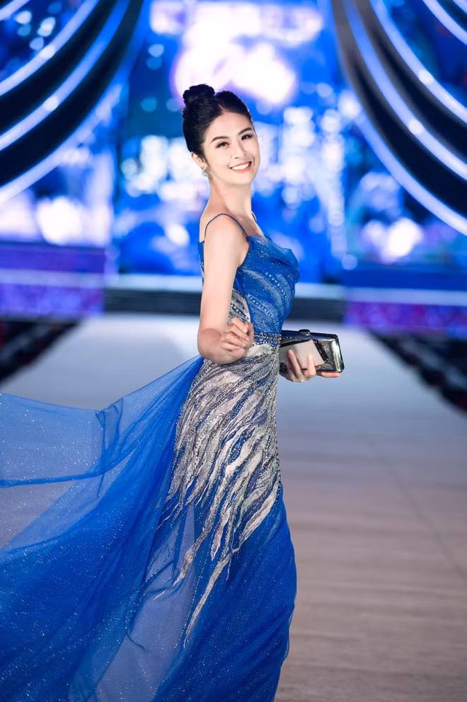 Ngọc Hân cho biết thời điểm đăng quang, cô nghĩ ngay đến những áp lực chứ không phải là những hào nhoáng mà ngôi vị hoa hậu mang lại ẢNH: NVCC
