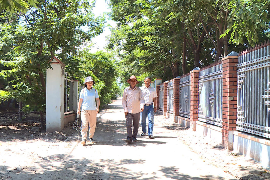 Đường giao thông buôn Jưh Ama Nai (xã Ia Rtô, thị xã Ayun Pa) đã được bê tông hóa. Ảnh: Ngọc Sang