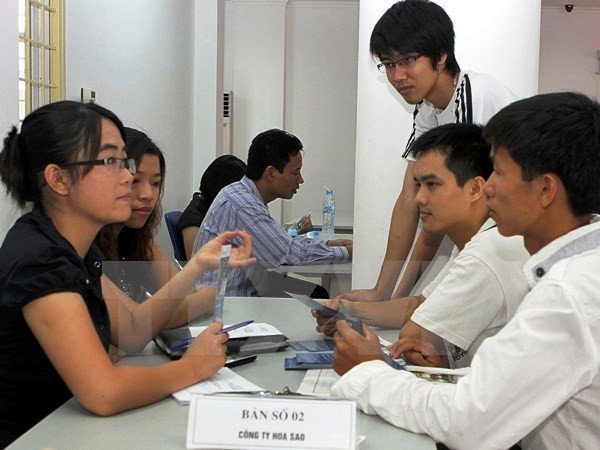 Tư vấn cho lao động trước khi đi làm việc ở nước ngoài. (Ảnh: Trần Việt/TTXVN) Tư vấn cho lao động trước khi đi làm việc ở nước ngoài. (Ảnh: Trần Việt/TTXVN)