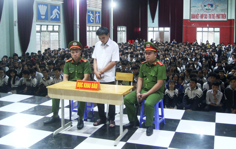 Phiên tòa giả định về tác hại của ma túy được tổ chức tại Trường THPT Hoàng Hoa Thám (TP. Pleiku). Ảnh: Lê Văn Ngọc