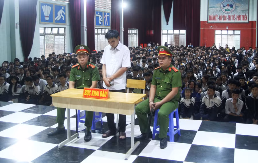 Phiên tòa giả định về tác hại của ma túy được tổ chức tại Trường THPT Hoàng Hoa Thám (TP. Pleiku). Ảnh: Lê Văn Ngọc