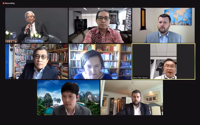 Các diễn giả trao đổi tại Phiên 1: Tình hình Biển Đông trong tình hình thế giới biến động - Ảnh chụp màn hình: Dương Ngọc