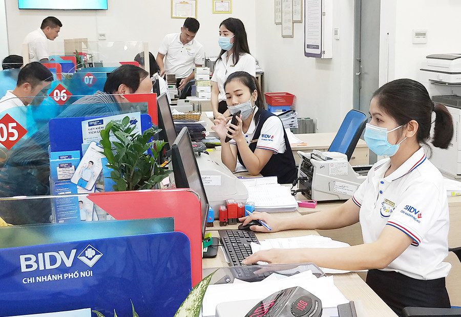  Năm 2020, BIDV Phố Núi phấn đấu đạt doanh thu bảo hiểm 9 tỷ đồng. Ảnh: Sơn Ca