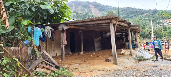  Những ngôi nhà còn sót lại. Ảnh: NGỌC PHÚC