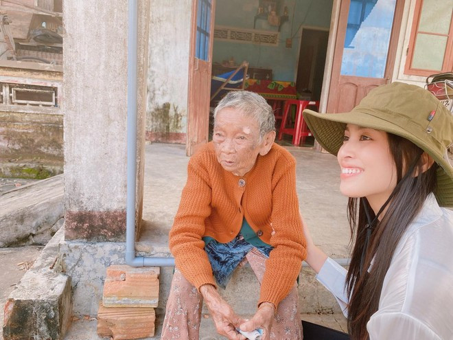 Hoa hậu Mỹ Linh, Tiểu Vy, Thùy Linh diện menswear 'ngầu' khởi động đêm thi 'Người đẹp thời trang' ảnh 3