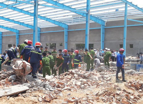 Hiện trường vụ sập tường làm 7 người chết vào năm 2019