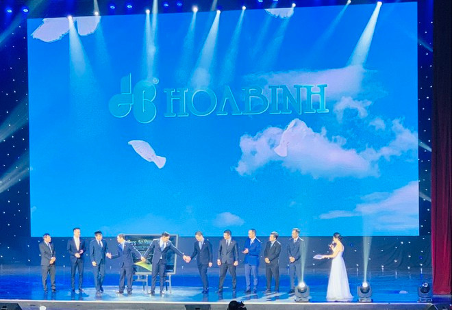 Tập đoàn xây dựng Hoà Bình đã chuyển giao thế hệ lãnh đạo - Ảnh: Đình Sơn Tập đoàn xây dựng Hoà Bình đã chuyển giao thế hệ lãnh đạo - Ảnh: Đình Sơn