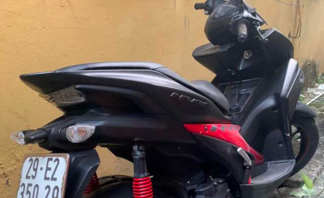 Chiếc xe máy tang vật.  Chiếc xe máy tang vật.