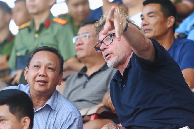 HLV Philippe Troussier theo sát vòng loại, VCK U.21 quốc gia tuyển quân cho U.19 Việt Nam BÁ DUY