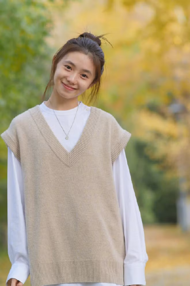 Vẻ tinh nghịch của nữ diễn viên trẻ mới tròn 20 tuổi ẢNH: WEIBO NV