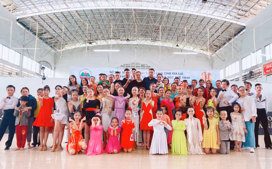 Clb Khiêu vũ Dream Dance Gia Lai chụp ảnh lưu niệm. Ảnh: Thiên Do