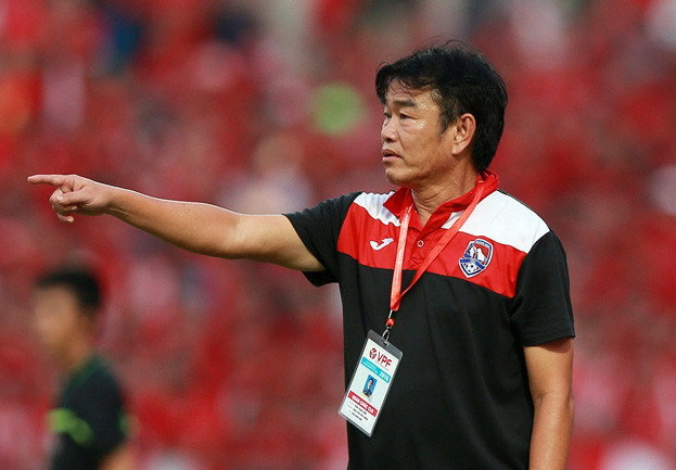 HLV Phan Thanh Hùng của Than Quảng Ninh được nhiều sự ủng hộ của các cầu thủ HAGL.