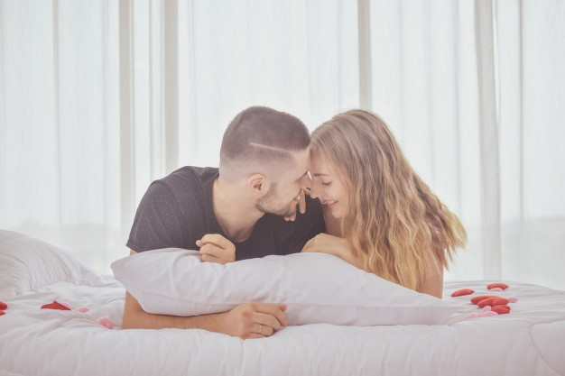 Chịu khó ăn vặt bằng các loại hạt có thể giúp quý ông khỏe mạnh hơn trong chuyện chăn gối lẫn khả năng sinh sản - Ảnh minh họa từ Internet