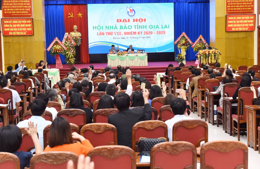 Quang cảnh Đại hội Hội Nhà báo tỉnh Gia Lai lần thứ VIII. Ảnh: Đức Thụy Quang cảnh Đại hội Hội Nhà báo tỉnh lần thứ VIII. Ảnh: Đức Thụy