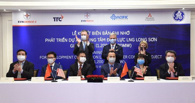 Ông O'Brien chứng kiến lễ ký kết dự án nhiệt điện Long Sơn - Ảnh ĐSQ Mỹ Ông O'Brien chứng kiến lễ ký kết dự án nhiệt điện Long Sơn - Ảnh ĐSQ Mỹ