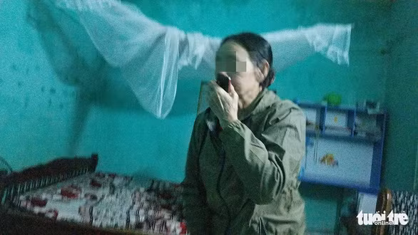  Người mẹ 2 lần gọi điện cho cảnh sát tìm con - Ảnh: VŨ TUẤN