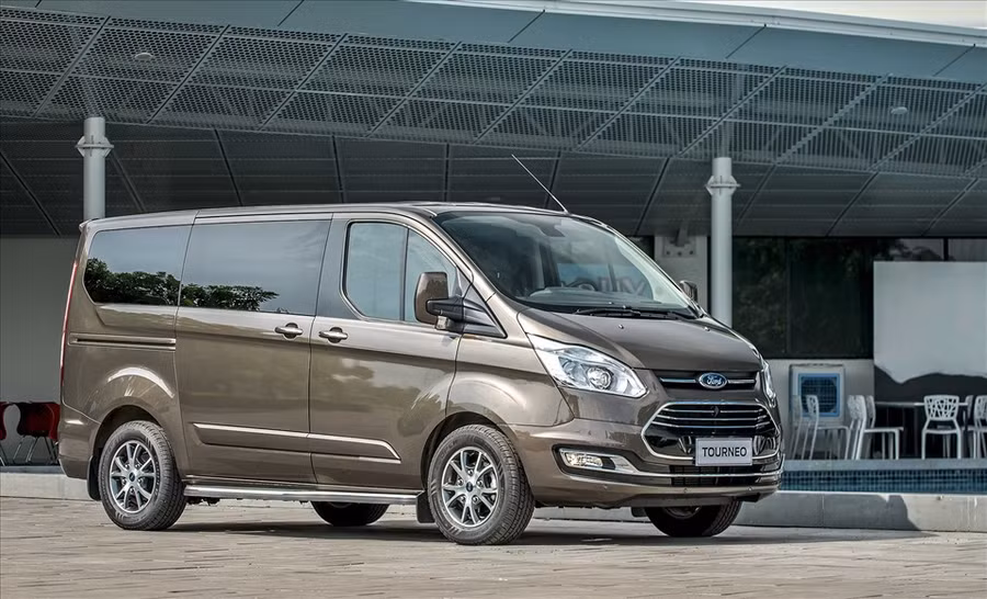 10 ôtô bán chậm nhất thị trường Việt Nam tháng 10 ảnh 8