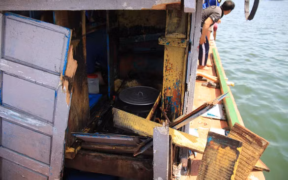  Một tàu cá Quảng Ngãi tố bị tàu Trung Quốc đâm va ở quần đảo Hoàng Sa thuộc chủ quyền của Việt Nam tháng 6-2020 - Ảnh tư liệu Tuổi Trẻ