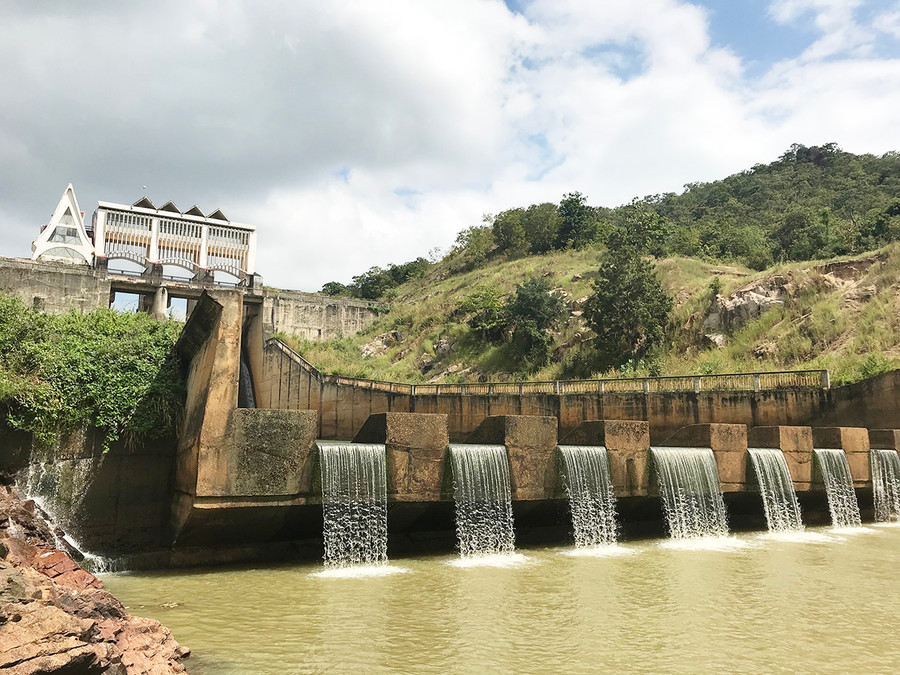 Mực nước tích trữ tại công trình thủy lợi Ayun Hạ đã qua tràn xả lũ. Ảnh: Nguyễn Diệp Mực nước tích trữ tại công trình thủy lợi Ayun Hạ đã qua tràn xả lũ. Ảnh: Nguyễn Diệp