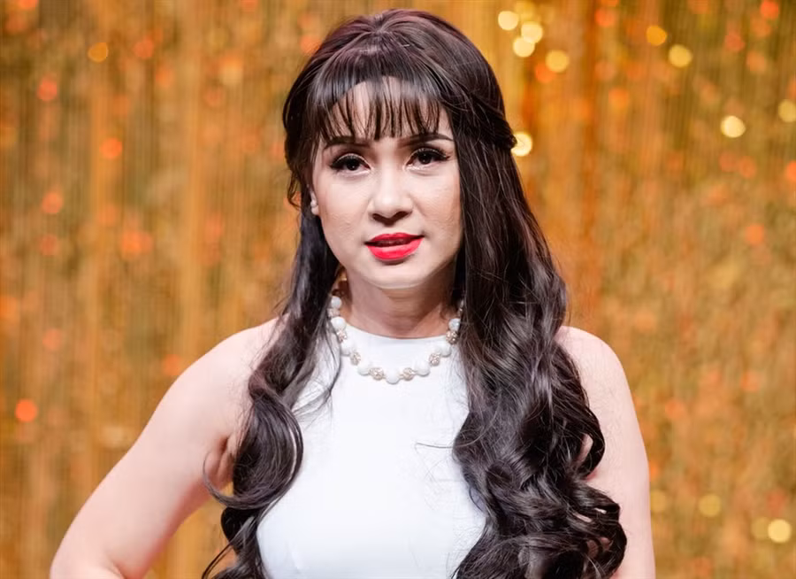 Hiện tại, Việt Trinh đang sống cùng con trai và cố gắng làm những điều tốt nhất cho con.