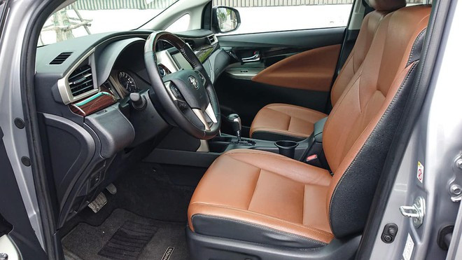 Innova 2.0V - phiên bản duy nhất sử dụng ghế trước chỉnh điện