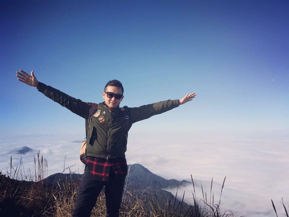 Quang Quick choáng ngợp trước khung cảnh trên đỉnh Chiêu Lầu Thi - Ảnh do nhân vật cung cấp