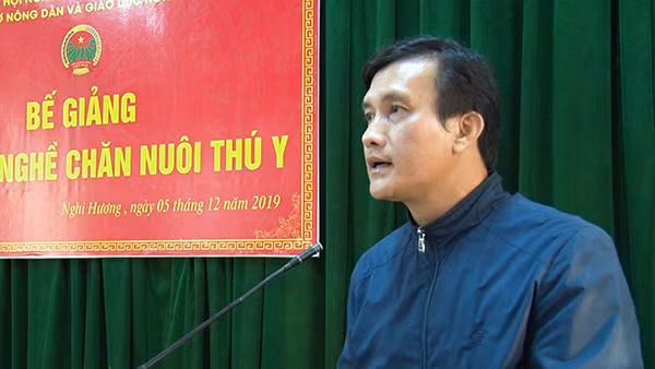 Ông Nguyễn Đình Quang - HND phường Nghi Hương góp ý vào Dự thảo Văn kiện trình Đại hội XIII.