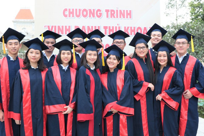 Vinh danh các thủ khoa LÊ THANH