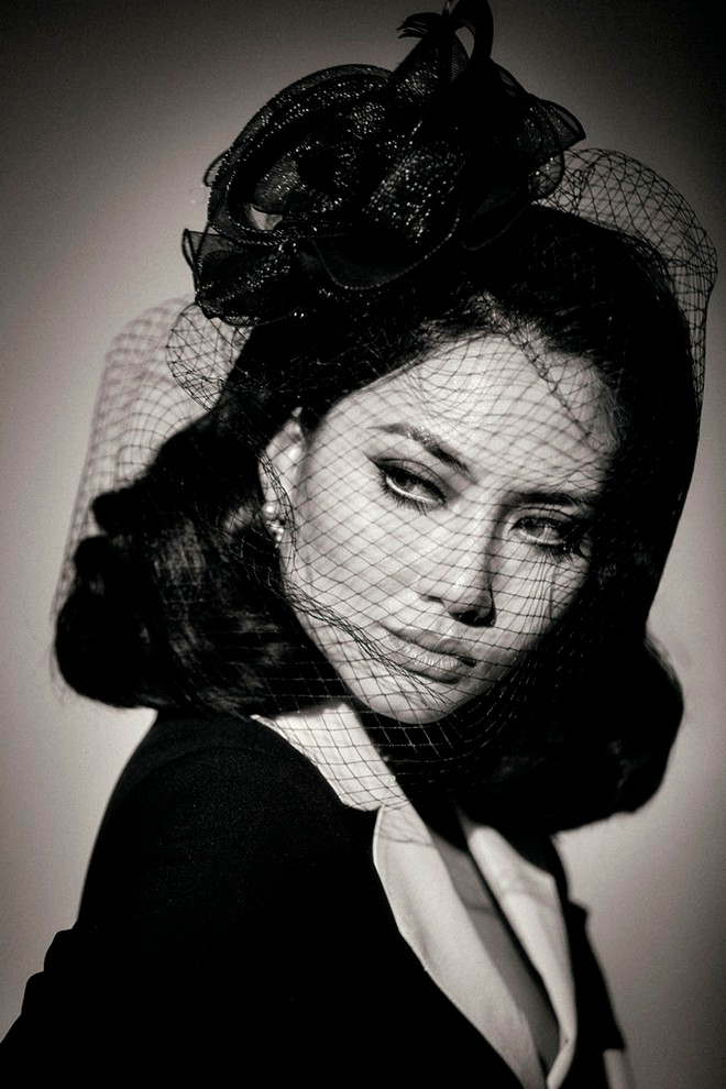 Dường như mọi ngôn ngữ cơ thể đều tập trung vào đôi mắt hút hồn và đôi môi gợi cảm - những nét đẹp biểu tượng của nữ minh tinh Ý Sophia Loren ẢNH: HOÀNG PHÚC