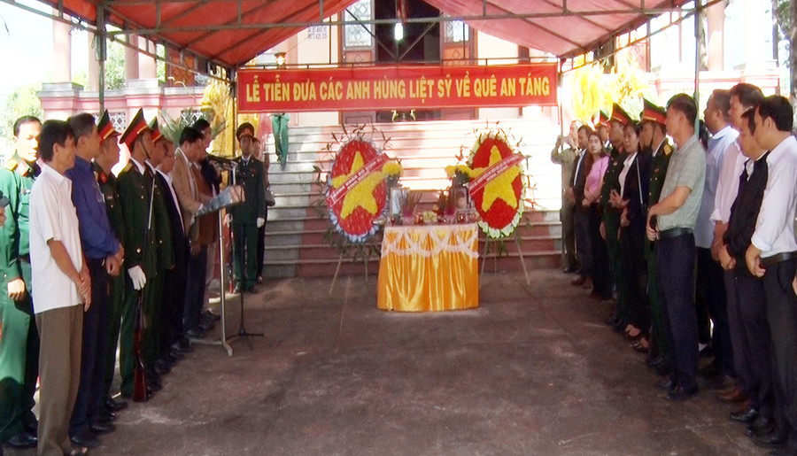 Quang cảnh buổi lễ. Ảnh: Hà Phương Quang cảnh buổi lễ. Ảnh: Hà Phương