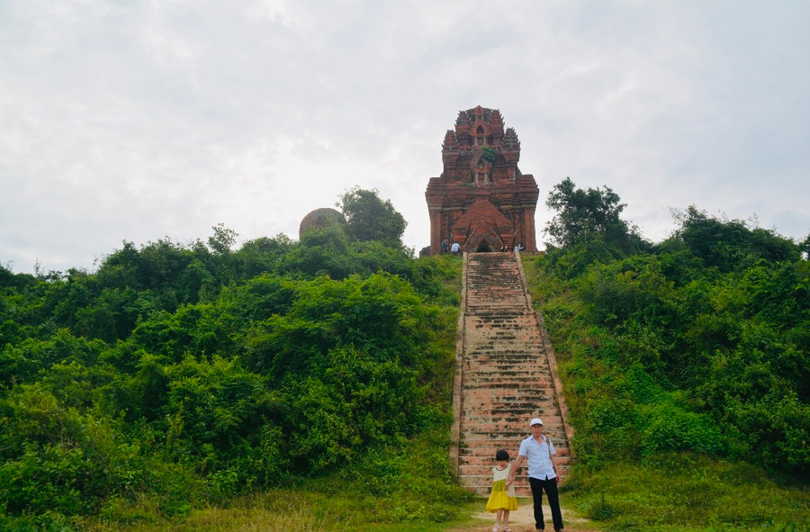 Tháp Bánh Ít (xã Phước Hiệp, huyện Tuy Phước, tỉnh Bình Định). Ảnh: Nguyễn Thị Diễm