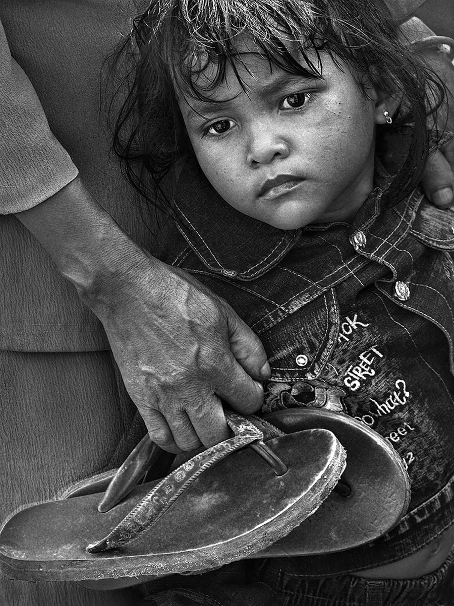 Tác phẩm Bên mẹ chụp tại Quảng Ngãi - Ảnh: LÊ HỒNG LINH