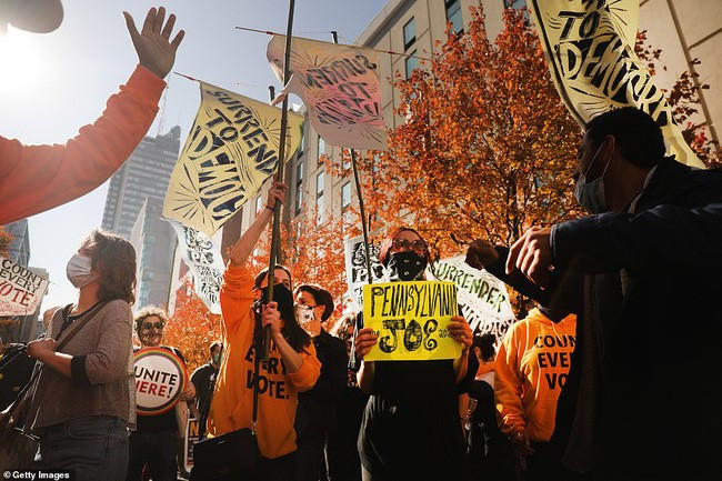 Nhóm người ủng hộ ông Biden.