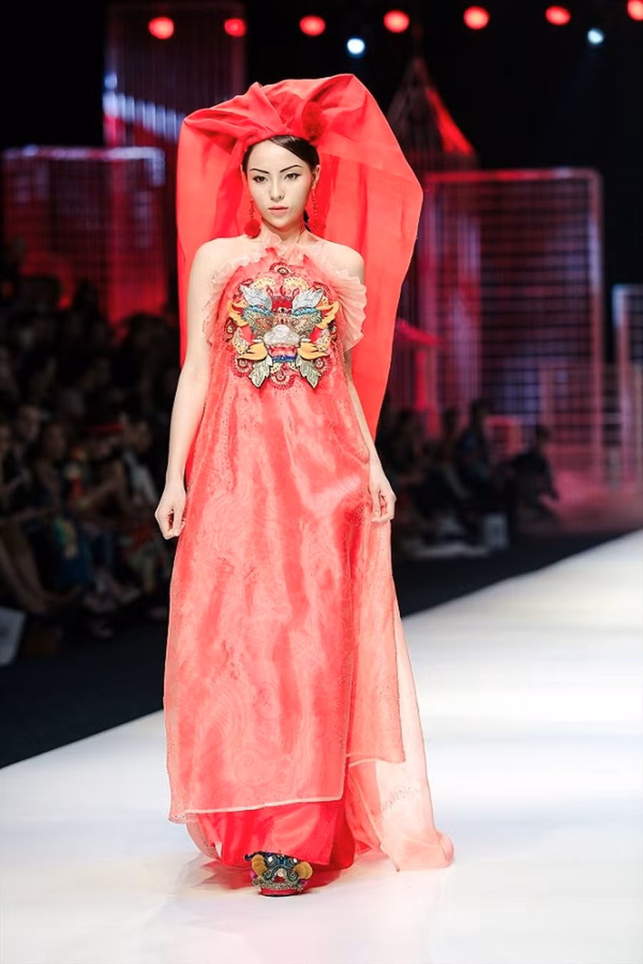 Sau một thời gian “gây bão“, Kỳ Duyên dần lấy lại hình ảnh. Năm 2017, cô được mệnh danh là “Nữ hoàng vedette của năm” bởi liên tục xuất hiện tại vị trí quan trọng trong các show diễn của các nhà thiết kế đình đám.