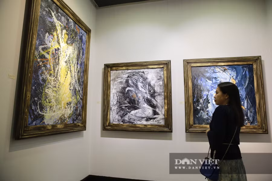 8 hoạ sĩ, mỗi người một phong cách, một góc nhìn một tư duy và một cách tiếp cận để cùng cất tiếng nói ngợi ca vẻ đẹp bất tận của người phụ nữ trong cuộc sống.