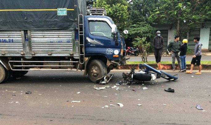 Hiện trường vụ tai nạn khiến nam thanh niên tử vong Hiện trường vụ tai nạn khiến nam thanh niên tử vong