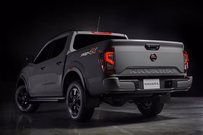 Nissan Navara 2021 lột xác với thiết kế nắp thùng và đèn hậu LED mới