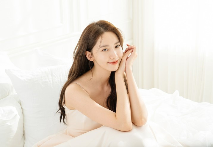Vừa tung bộ ảnh tạp chí đầy khí chất, trên Instagram chính thức, Yoona (SNSD) tiếp tục khoe ảnh hậu trường đẹp tựa nữ thần, hút hồn người hâm mộ. Ảnh: SM Entertainment.