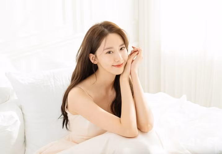 Vừa tung bộ ảnh tạp chí đầy khí chất, trên Instagram chính thức, Yoona (SNSD) tiếp tục khoe ảnh hậu trường đẹp tựa nữ thần, hút hồn người hâm mộ. Ảnh: SM Entertainment.