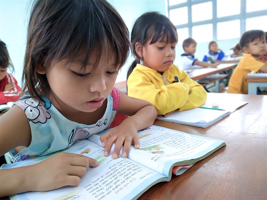 Tăng cường tiếng Việt cho học sinh DTTS là một trong những giải pháp nhằm cải thiện và nâng cao chất lượng giáo dục vùng khó. Ảnh Hồng Thi